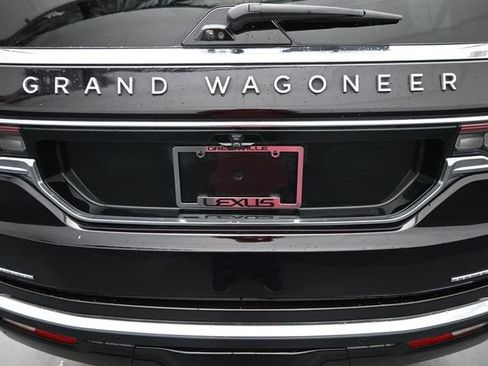 Used 2023 Jeep Grand Wagoneer Series II AWD/4WD image 11