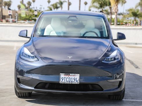 Used 2025 Tesla Model Y Performance AWD/4WD image 3