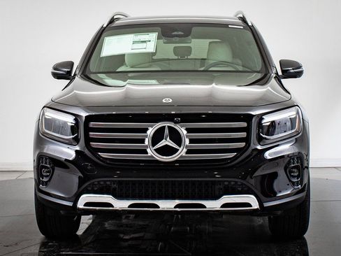 Used 2025 Mercedes-Benz GLB 250 4MATIC image 2