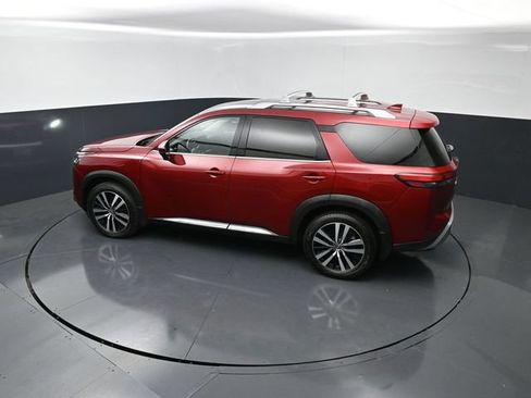 Used 2024 Nissan Pathfinder Platinum FWD image 16