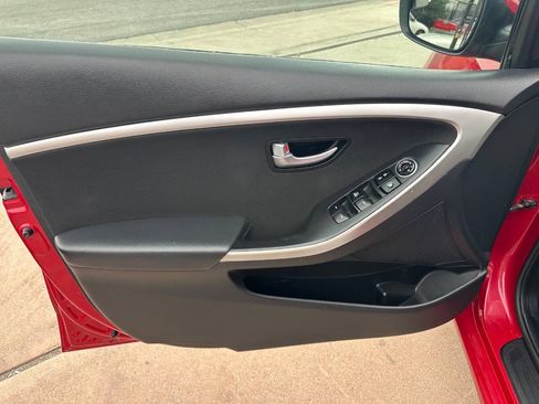 Used 2015 Hyundai Elantra GT FWD image 11