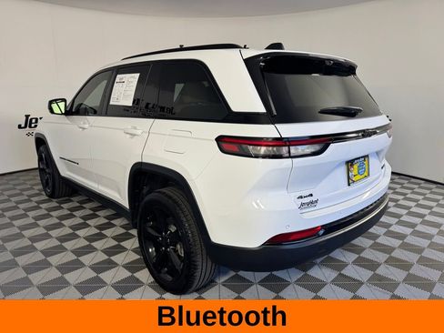 Used 2025 Jeep Grand Cherokee Limited w/ Luxury Tech Group II AWD/4WD image 9
