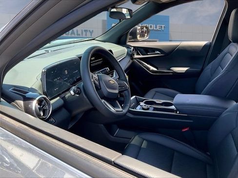 New 2027 Chevrolet Equinox LT w/ Convenience Package II FWD image 9