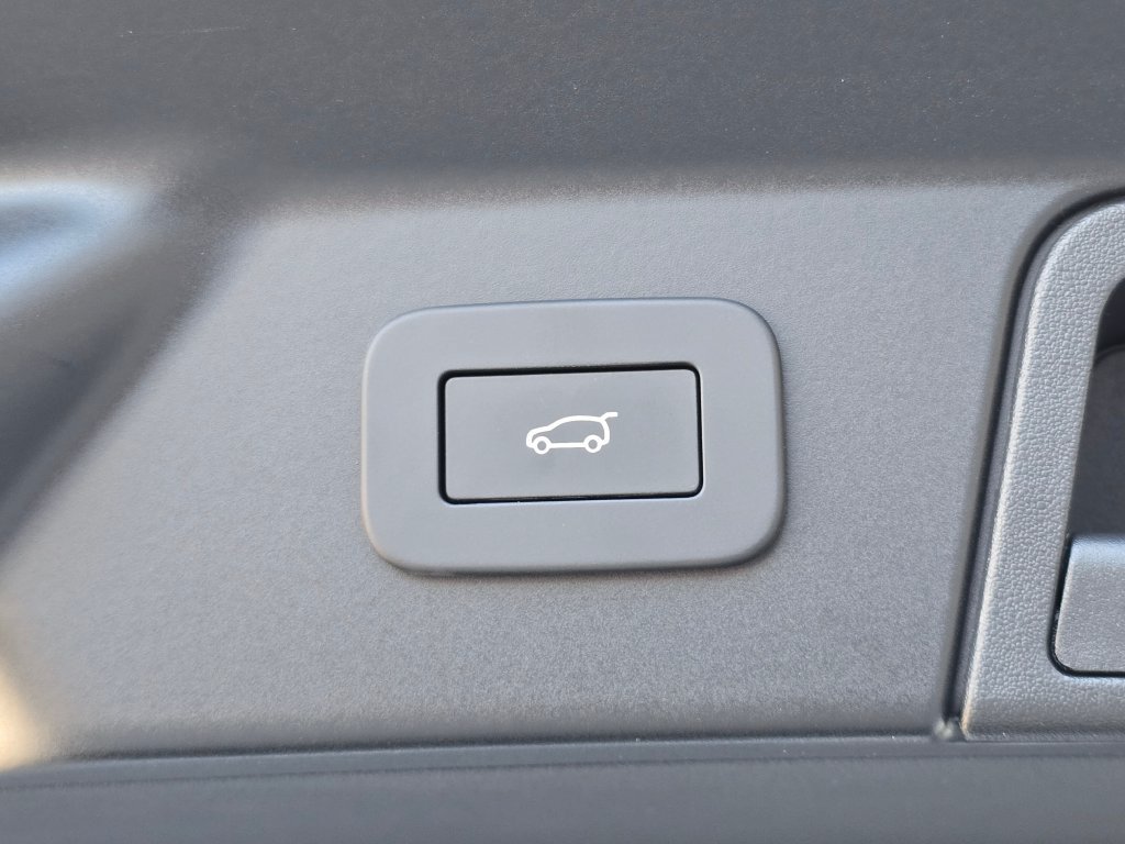 New 2026 Land Rover Range Rover Velar S AWD/4WD image 13