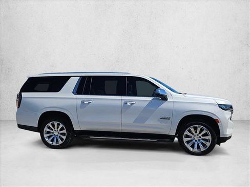Used 2024 Chevrolet Suburban Premier w/ Premium Package RWD image 4