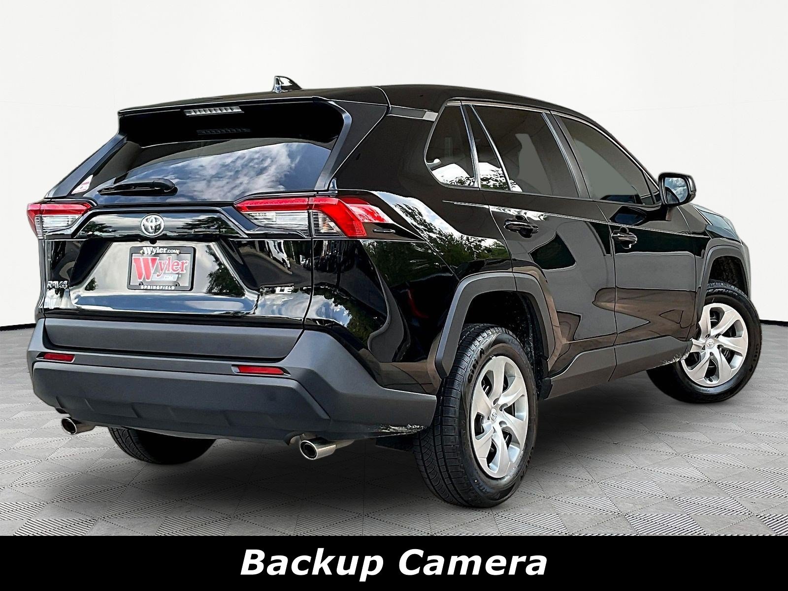 Used 2023 Toyota RAV4 LE FWD image 6