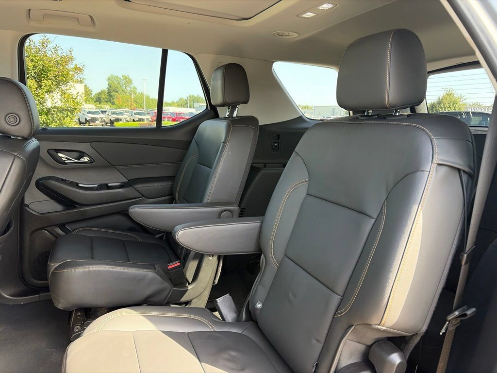 Used 2021 Chevrolet Traverse LT w/ LT Premium Package AWD/4WD image 45