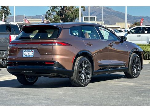 Certified 2025 Toyota Crown Signia image 4