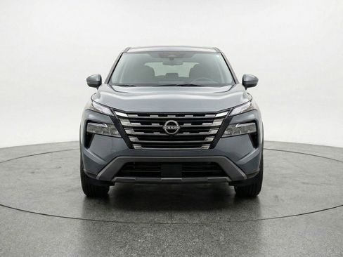 Used 2025 Nissan Rogue SV image 2