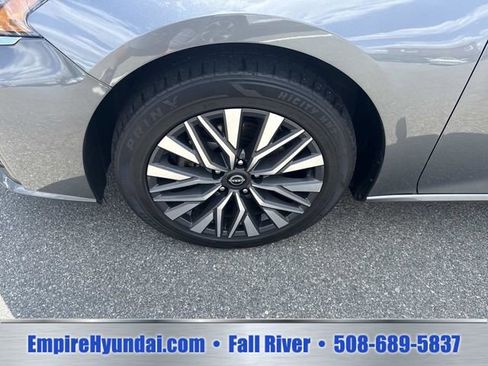 Used 2024 Nissan Altima 2.5 SV FWD image 12