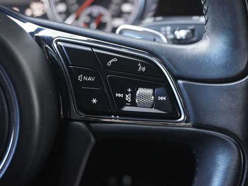 Used 2019 Bentley Bentayga V8 image 60