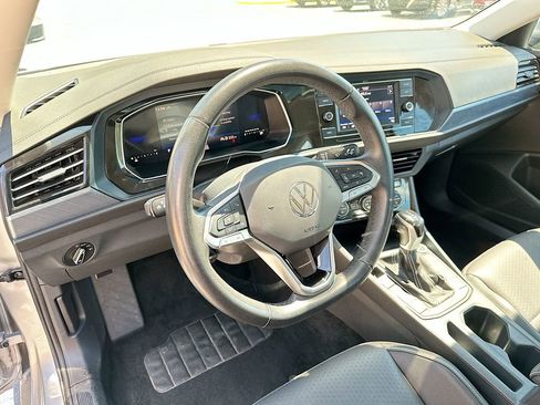 Used 2024 Volkswagen Jetta SE FWD image 10