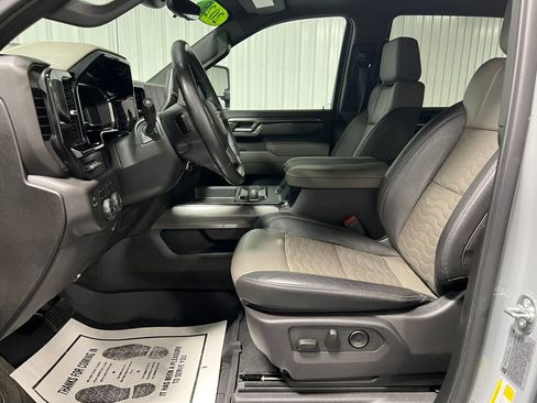 Used 2025 Chevrolet Silverado 2500 ZR2 w/ Technology Package image 5