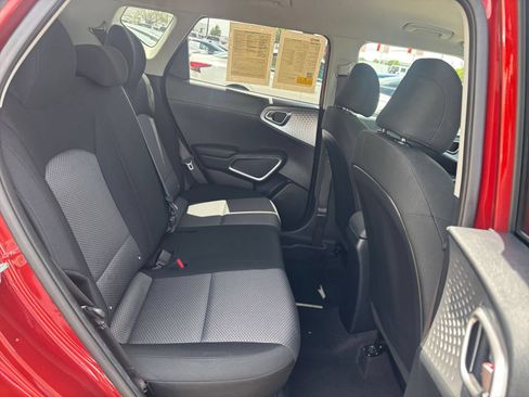 Used 2025 Kia Soul LX w/ LX Technology Package FWD image 23