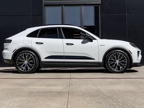 Certified 2025 Porsche Macan Electric RWD image 12