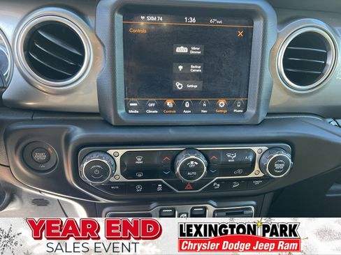 Used 2020 Jeep Wrangler Unlimited Sahara image 25