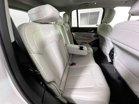 Used 2022 Jeep Grand Cherokee Overland image 28