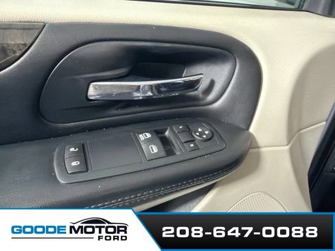 Used 2016 Dodge Grand Caravan SE w/ Quick Order Package 29E SE FWD image 9