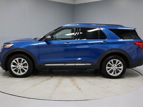 Used 2023 Ford Explorer XLT w/ Equipment Group 202A AWD/4WD image 9
