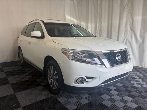 Used 2016 Nissan Pathfinder SV image 3