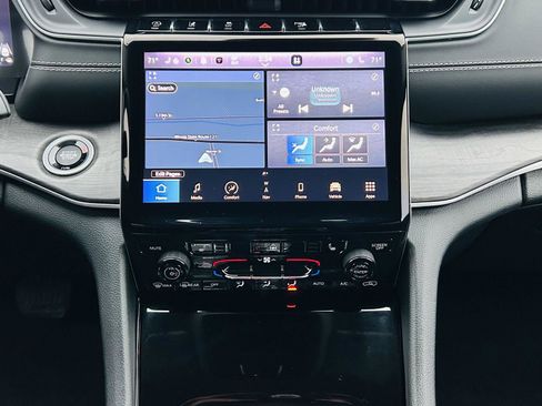 Used 2023 Jeep Grand Cherokee L Limited w/ Black Appearance Package image 22