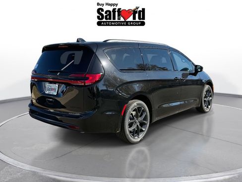 New 2026 Chrysler Pacifica Limited w/ S Appearance Package AWD/4WD image 7