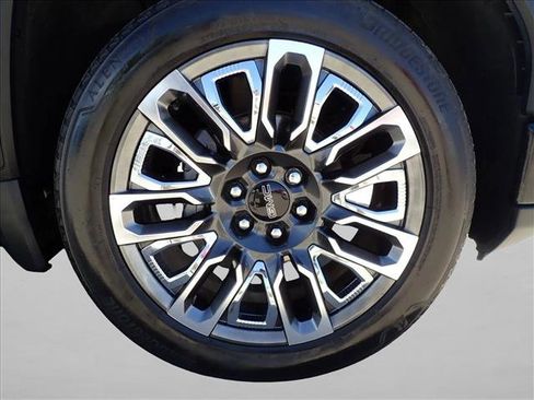 Used 2023 GMC Sierra 1500 Denali Ultimate AWD/4WD image 7