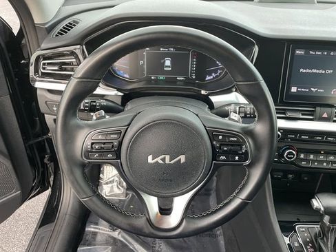 Certified 2022 Kia Niro EX image 26
