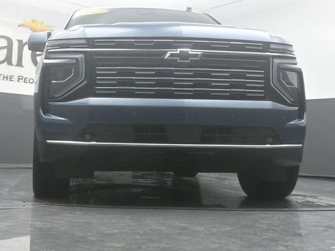 Used 2025 Chevrolet Tahoe High Country AWD/4WD image 3