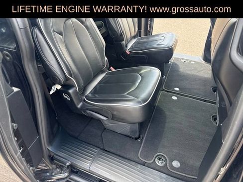 Used 2025 Chrysler Pacifica Limited FWD image 34