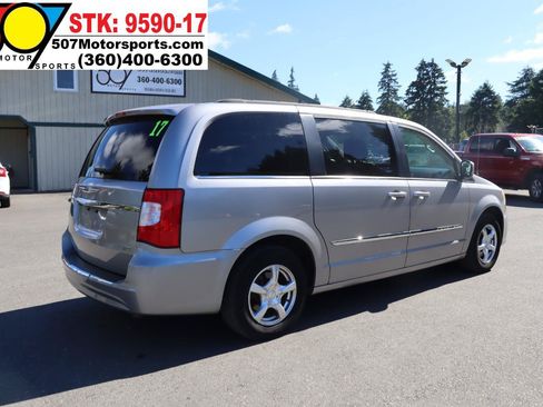 Used 2013 Chrysler Town & Country Touring FWD image 9