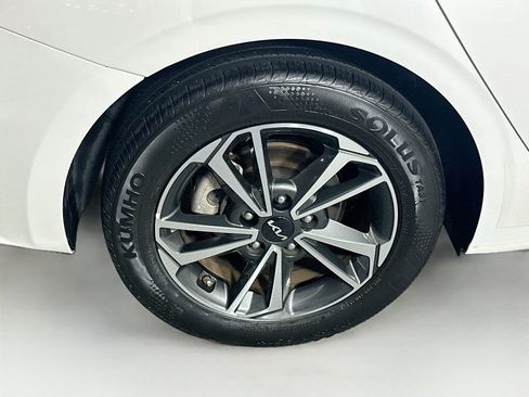 Used 2024 Kia Forte LXS FWD image 11