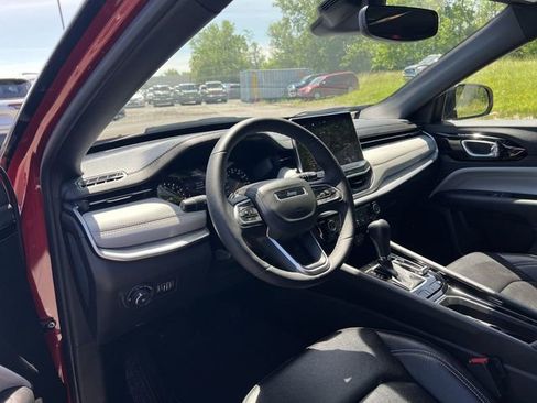 Used 2025 Jeep Compass Limited AWD/4WD image 18