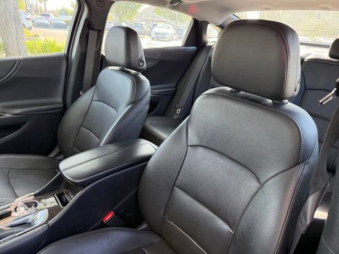 Used 2020 Chevrolet Malibu Premier FWD image 3