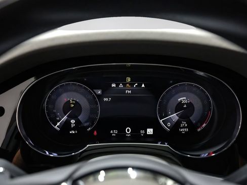 Used 2022 Bentley Bentayga AWD/4WD image 45