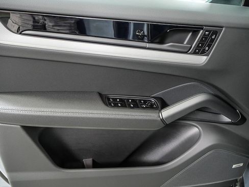 New 2026 Porsche Cayenne image 6