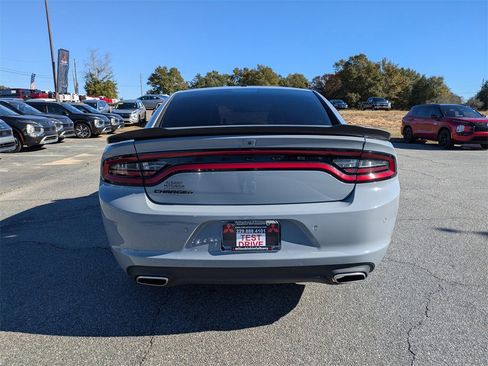 Used 2022 Dodge Charger SXT w/ Blacktop Package image 4