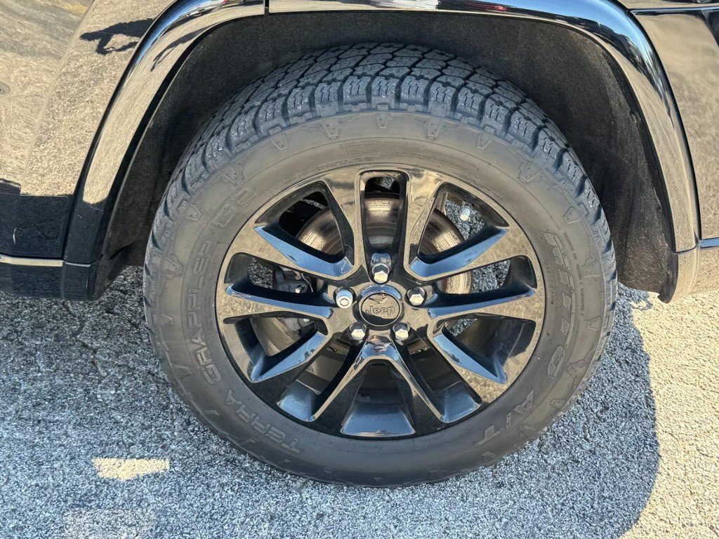 Used 2019 Jeep Grand Cherokee Altitude AWD/4WD image 7