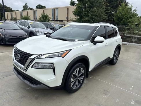 Used 2023 Nissan Rogue SV w/ SV Premium B Package FWD image 3