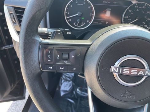 Used 2023 Nissan Rogue S image 13
