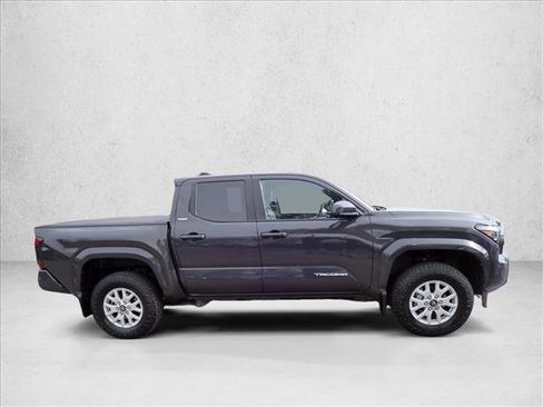 Used 2025 Toyota Tacoma SR5 AWD/4WD image 5