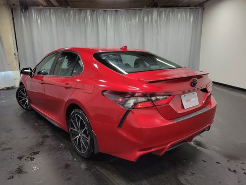 Used 2024 Toyota Camry SE image 6