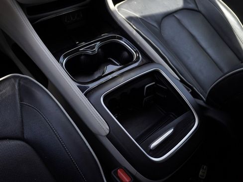 Used 2023 Chrysler Pacifica Limited image 20