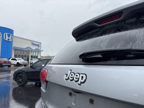 Used 2018 Jeep Grand Cherokee Limited AWD/4WD image 29