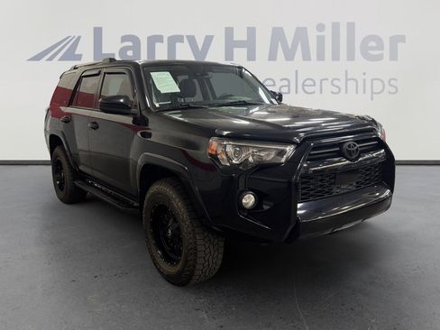 Used 2020 Toyota 4Runner SR5 AWD/4WD image 7