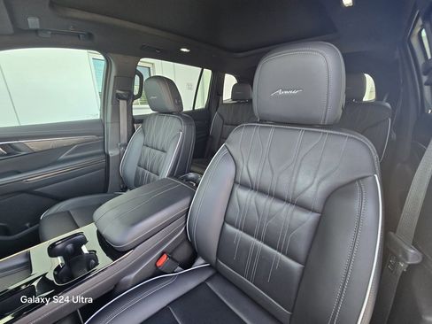 Used 2025 Buick Enclave Avenir w/ Trailering Package, 5000 lbs. image 11