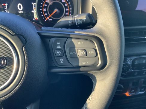 Used 2025 Jeep Wrangler Sport image 26