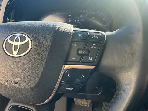 Used 2023 Toyota Crown AWD/4WD image 27