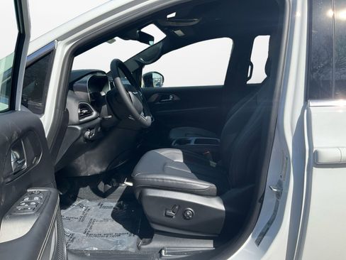 New 2026 Chrysler Voyager LX FWD image 9