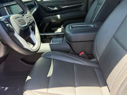 Used 2024 GMC Yukon Denali AWD/4WD image 11